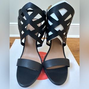 NIB Fifth City Erin black vegan leather laser cut heels size 7
